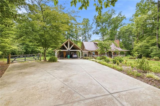 938 Waters Street W, Clarkesville, GA 30523