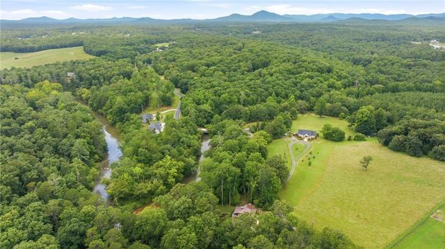 938 Waters Street W, Clarkesville, GA 30523
