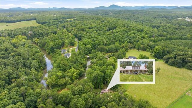 938 Waters Street W, Clarkesville, GA 30523