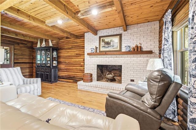 938 Waters Street W, Clarkesville, GA 30523