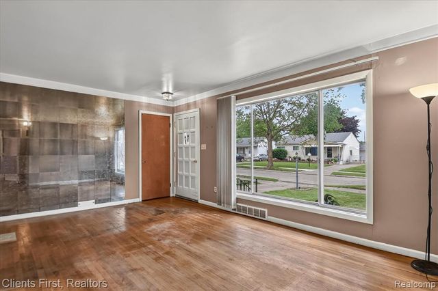 873 Schuman Street, Garden City, MI 48135