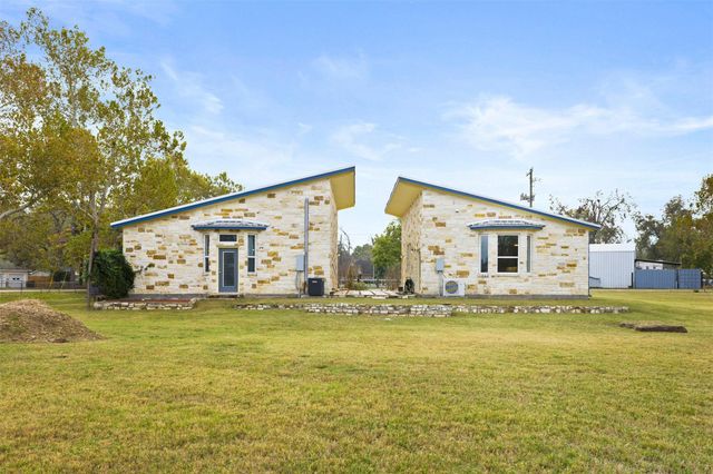 504 North Street, Columbus, TX 78934