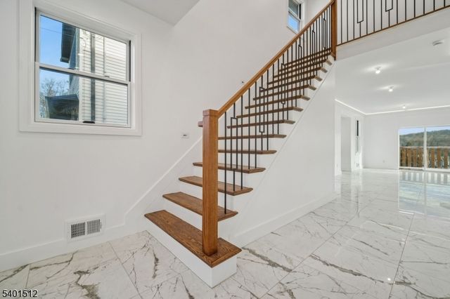19 Mountain Ave, Mahwah Twp., NJ 07430