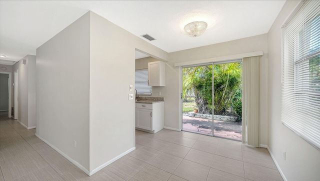 2121 PUEBLO CIRCLE V6, Sarasota, FL 34231