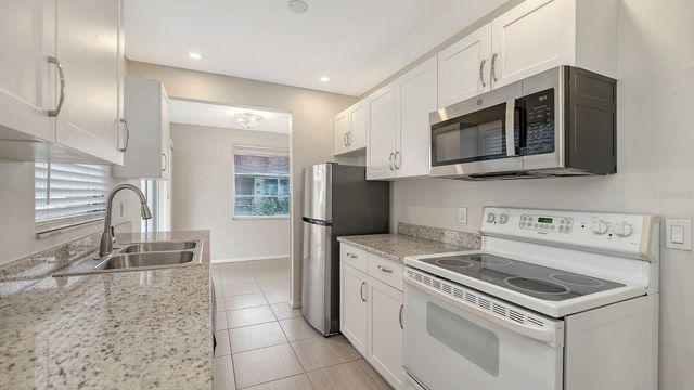2121 PUEBLO CIRCLE V6, Sarasota, FL 34231
