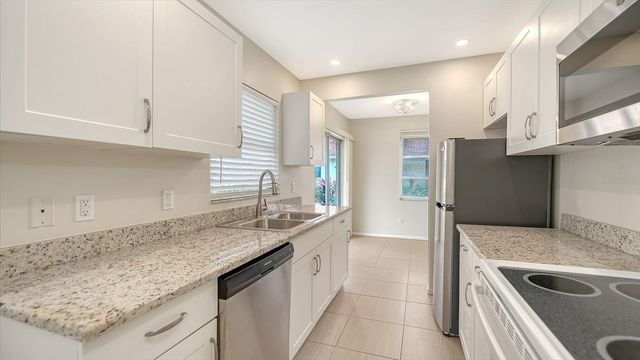 2121 PUEBLO CIRCLE V6, Sarasota, FL 34231