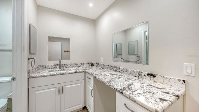 2121 PUEBLO CIRCLE V6, Sarasota, FL 34231