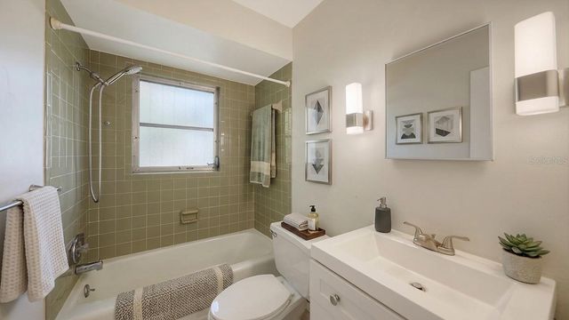2121 PUEBLO CIRCLE V6, Sarasota, FL 34231