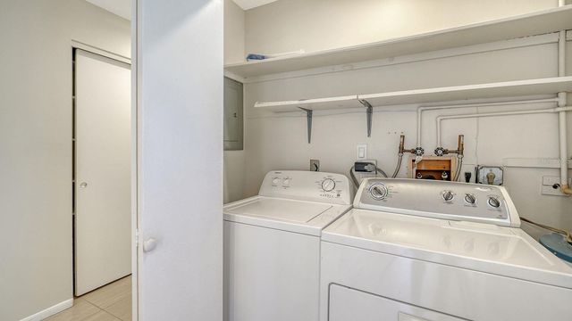 2121 PUEBLO CIRCLE V6, Sarasota, FL 34231