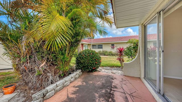 2121 PUEBLO CIRCLE V6, Sarasota, FL 34231