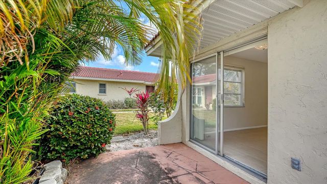 2121 PUEBLO CIRCLE V6, Sarasota, FL 34231