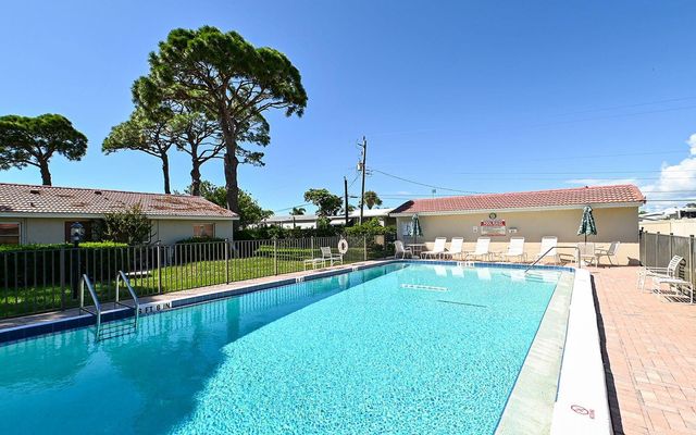 2121 PUEBLO CIRCLE V6, Sarasota, FL 34231