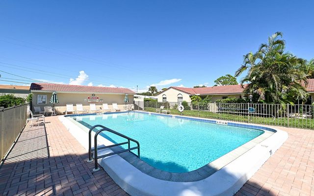 2121 PUEBLO CIRCLE V6, Sarasota, FL 34231