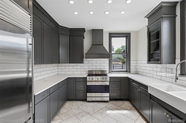 8177 La Salle Boulevard, Detroit, MI 48206
