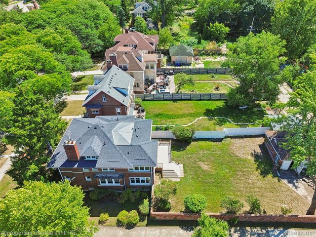 8177 La Salle Boulevard, Detroit, MI 48206