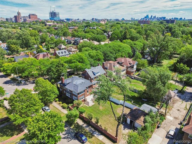 8177 La Salle Boulevard, Detroit, MI 48206