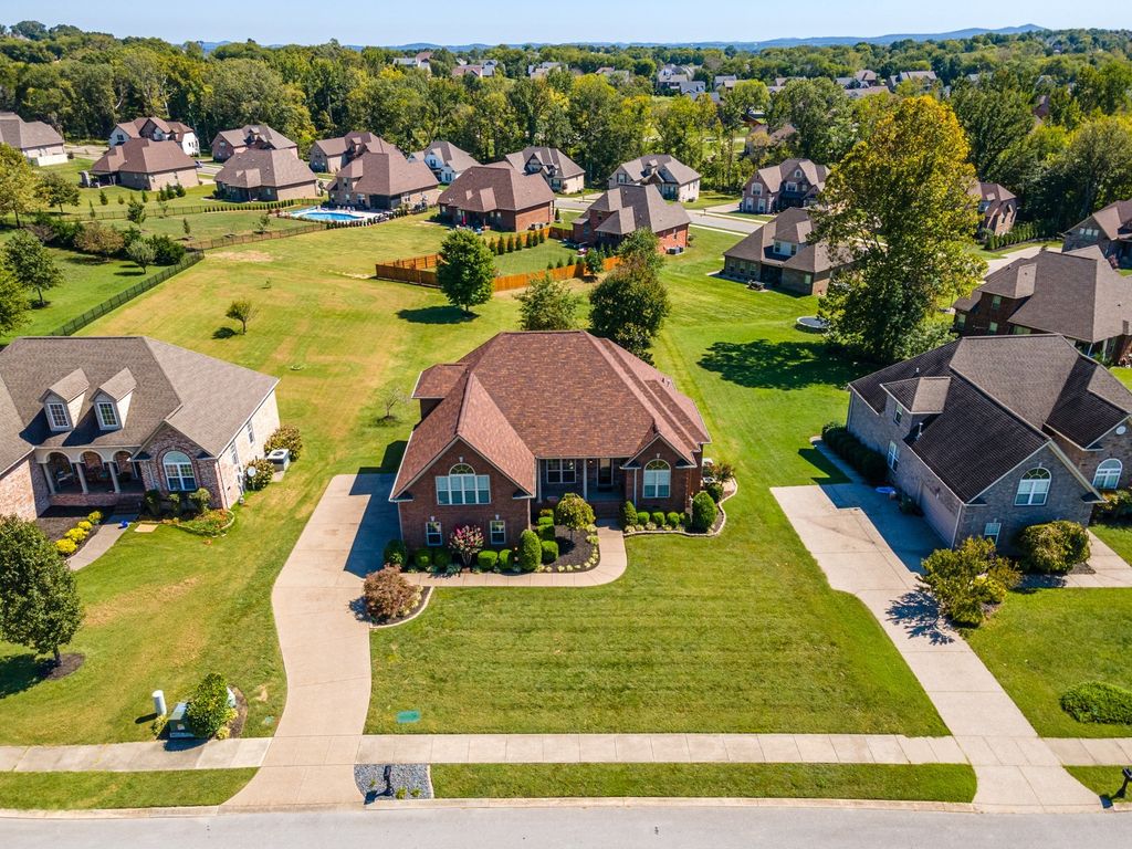 219 Amana Dr, Lebanon, TN 37087