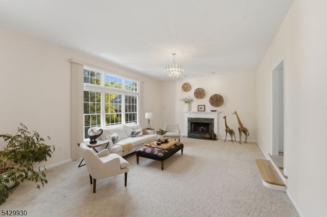 33 Scheurman Ter, Green Brook Twp., NJ 07059