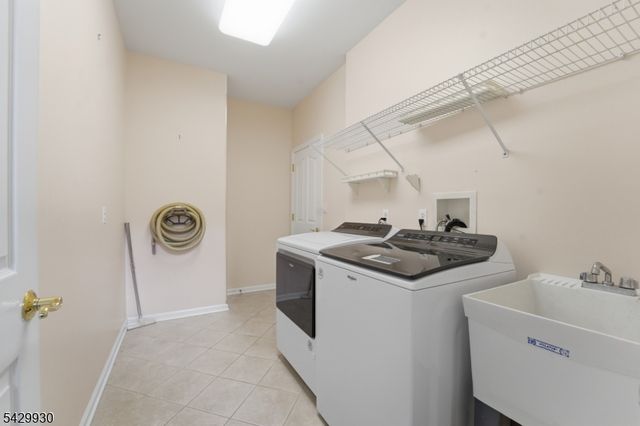 33 Scheurman Ter, Green Brook Twp., NJ 07059