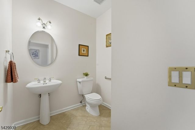33 Scheurman Ter, Green Brook Twp., NJ 07059