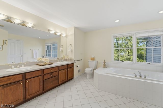 33 Scheurman Ter, Green Brook Twp., NJ 07059