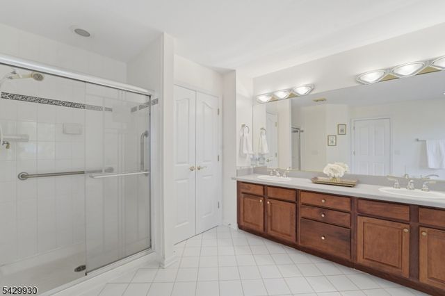 33 Scheurman Ter, Green Brook Twp., NJ 07059