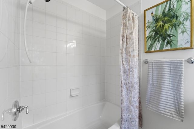 33 Scheurman Ter, Green Brook Twp., NJ 07059