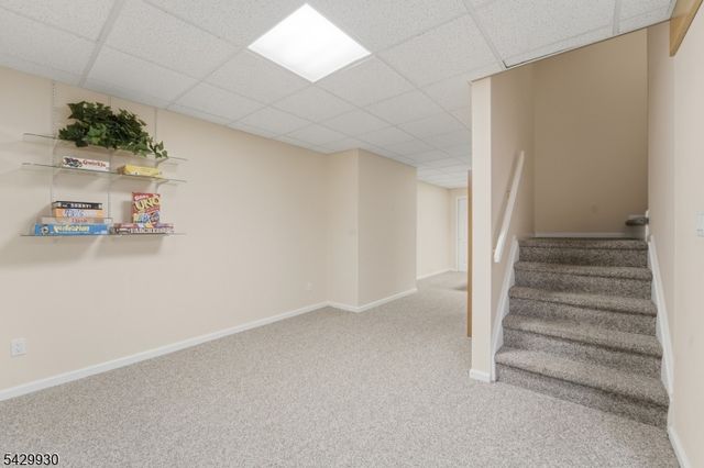33 Scheurman Ter, Green Brook Twp., NJ 07059
