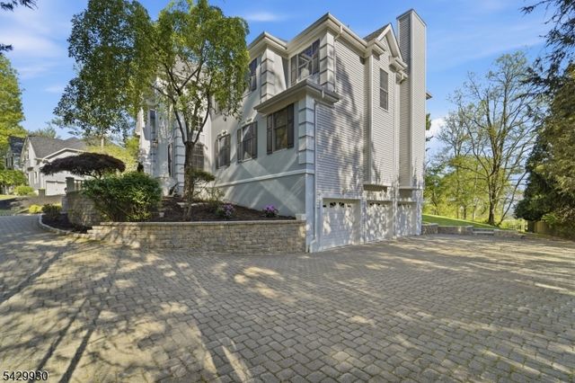 33 Scheurman Ter, Green Brook Twp., NJ 07059