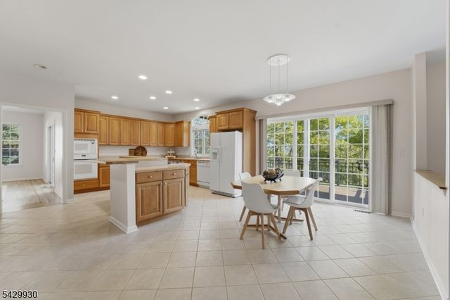 33 Scheurman Ter, Green Brook Twp., NJ 07059