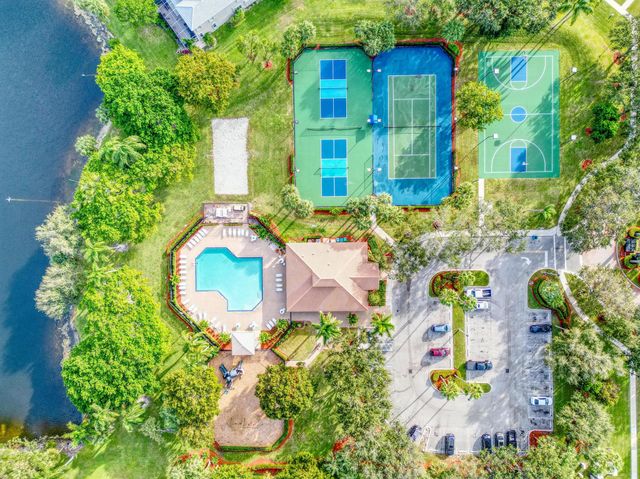 7067 Chesapeake Circle, Boynton Beach, FL 33436