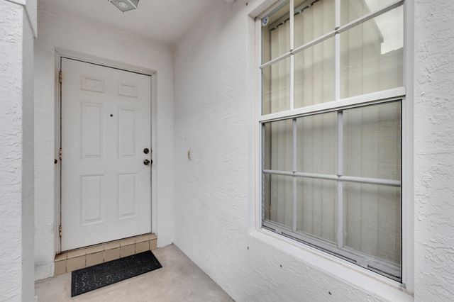 7067 Chesapeake Circle, Boynton Beach, FL 33436