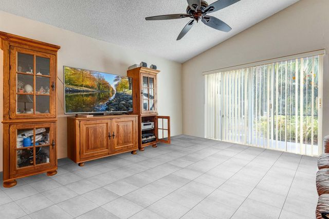 7067 Chesapeake Circle, Boynton Beach, FL 33436