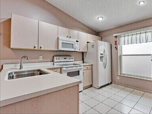 7067 Chesapeake Circle, Boynton Beach, FL 33436