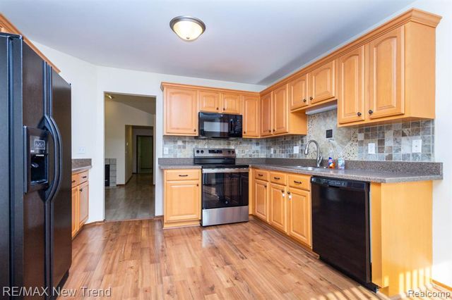 29583 Sierra Pointe Circle, Farmington Hills, MI 48331