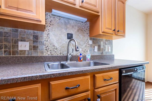 29583 Sierra Pointe Circle, Farmington Hills, MI 48331