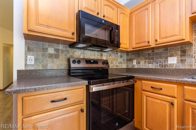 29583 Sierra Pointe Circle, Farmington Hills, MI 48331