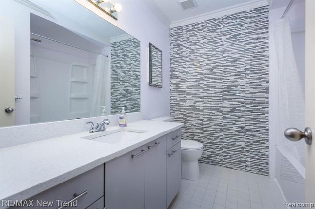 29583 Sierra Pointe Circle, Farmington Hills, MI 48331