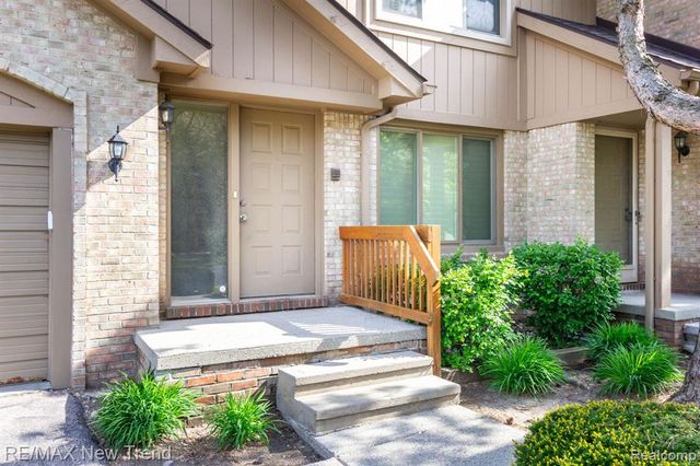 29583 Sierra Pointe Circle, Farmington Hills, MI 48331