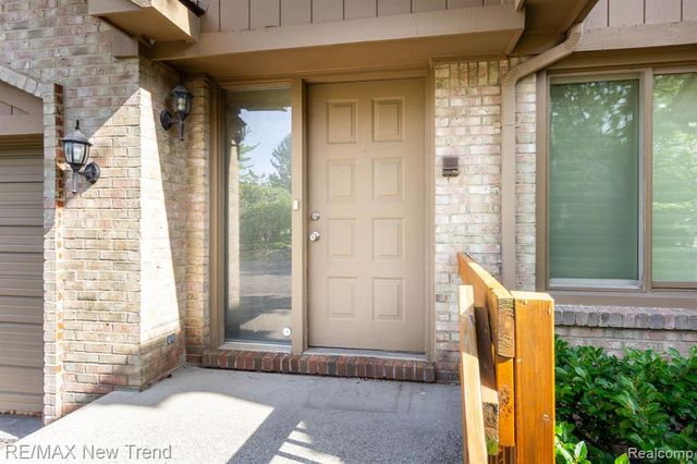 29583 Sierra Pointe Circle, Farmington Hills, MI 48331