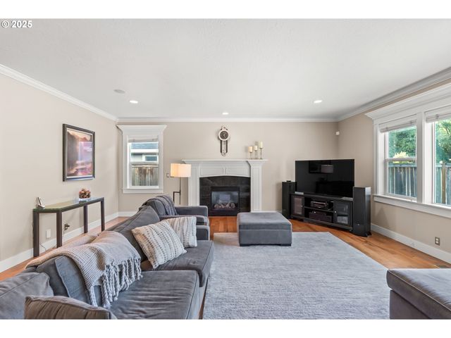 2698 Crowther Dr, Eugene, OR 97404