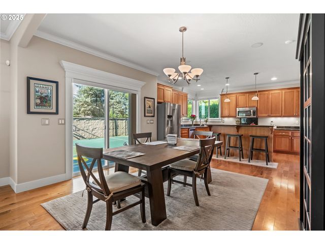 2698 Crowther Dr, Eugene, OR 97404