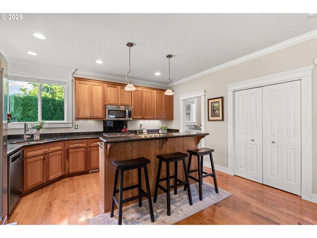 2698 Crowther Dr, Eugene, OR 97404