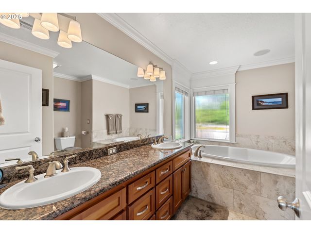 2698 Crowther Dr, Eugene, OR 97404