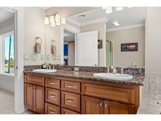 2698 Crowther Dr, Eugene, OR 97404