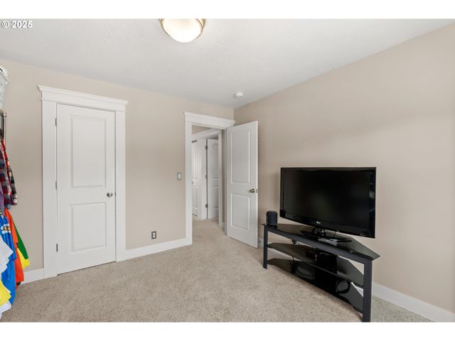 2698 Crowther Dr, Eugene, OR 97404