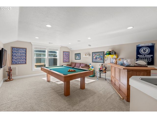 2698 Crowther Dr, Eugene, OR 97404