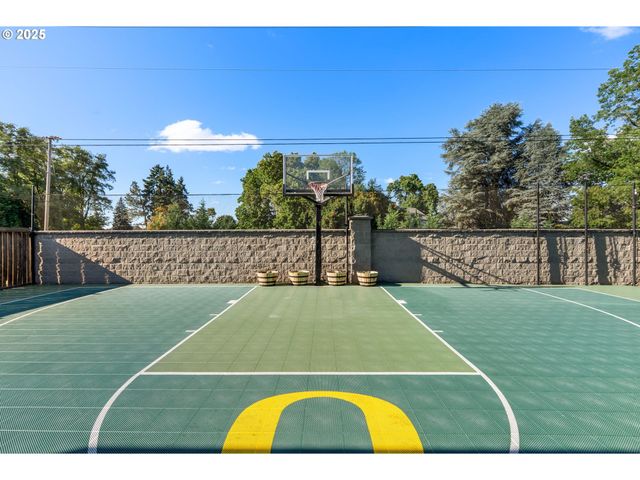 2698 Crowther Dr, Eugene, OR 97404