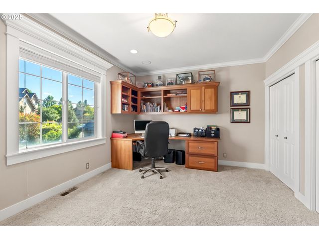 2698 Crowther Dr, Eugene, OR 97404