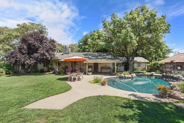2356 E Druet Ln, Lodi, CA 95242